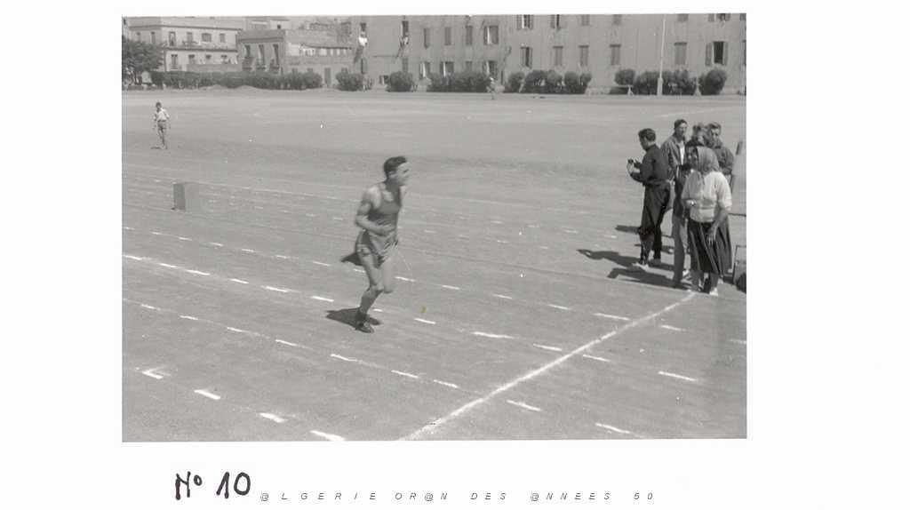 01 OSSU ORAN STADE MAGENTA 1958 1961 x0011.jpg